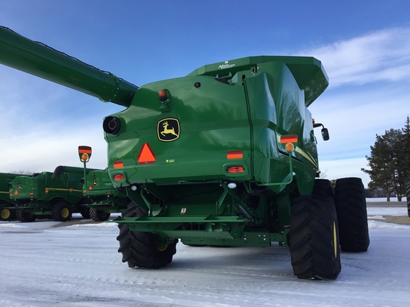 2014 John Deere S680 Combine