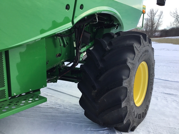 2014 John Deere S680 Combine