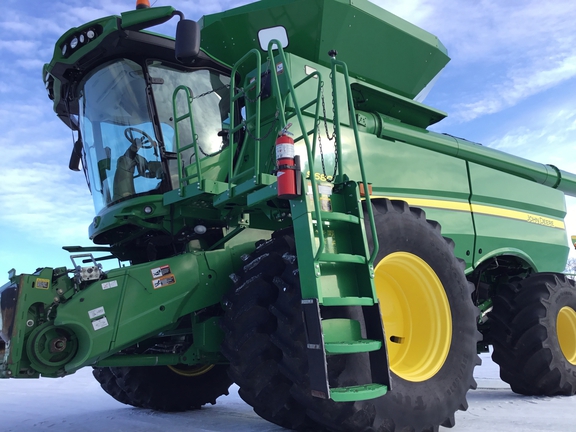 2014 John Deere S680 Combine