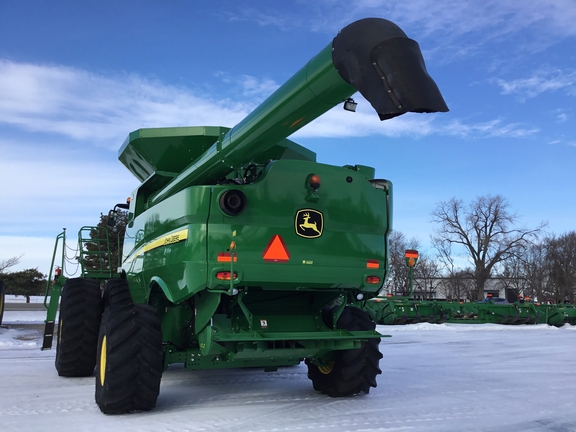 2014 John Deere S680 Combine