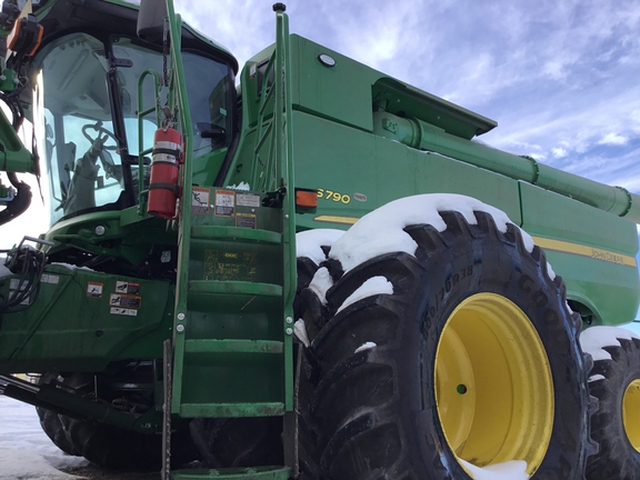 2023 John Deere S790 Combine