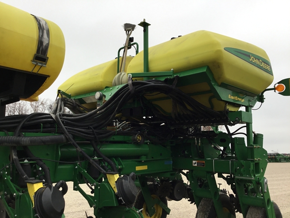2015 John Deere 1775NT Planter