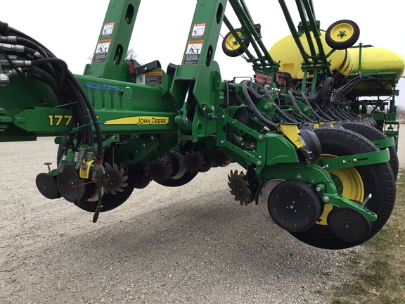 2015 John Deere 1775NT Planter