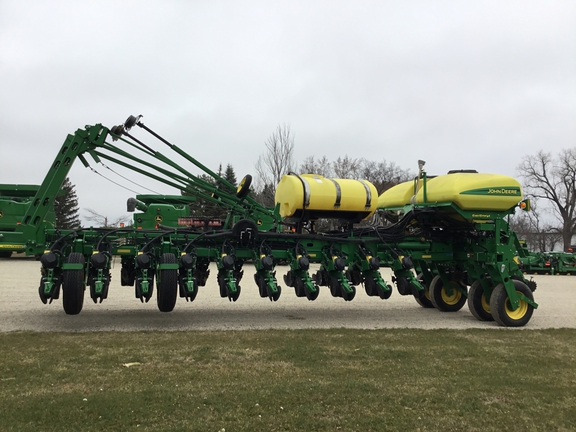 2015 John Deere 1775NT Planter