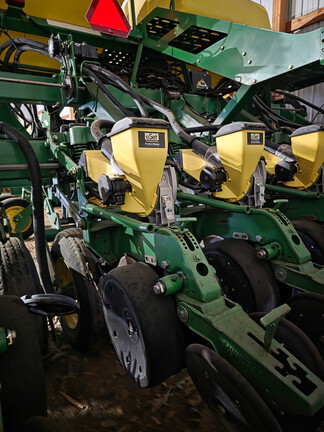 2004 John Deere 1790 Planter