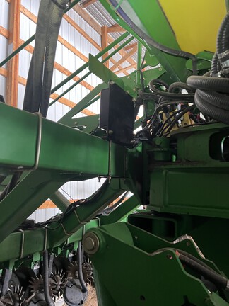 2004 John Deere 1790 Planter