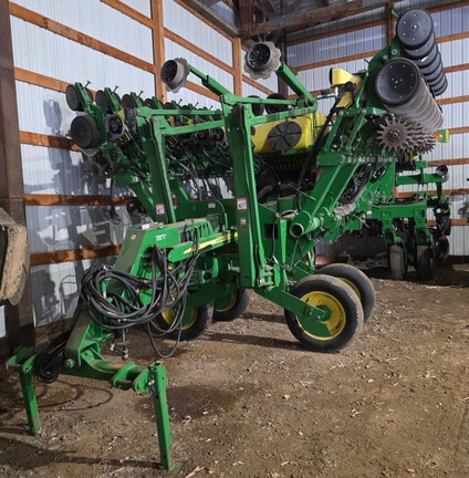 2004 John Deere 1790 Planter