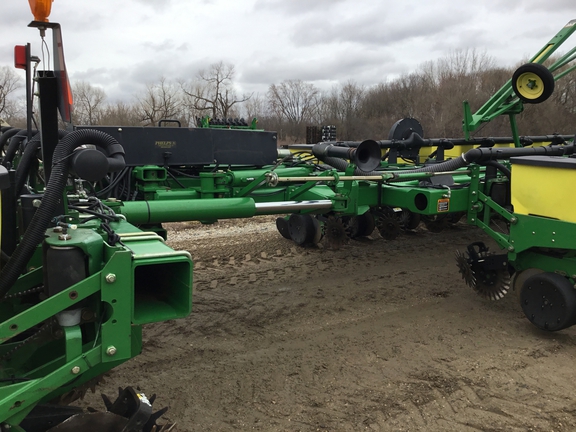 2002 John Deere 1770 Planter