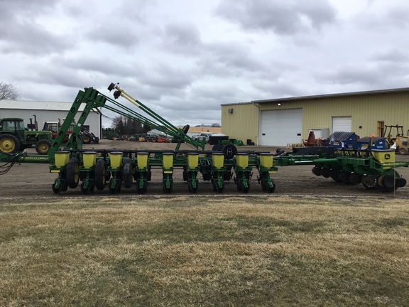 2002 John Deere 1770 Planter
