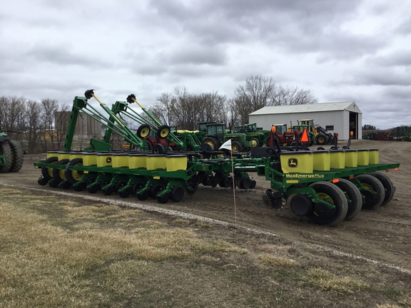 2002 John Deere 1770 Planter