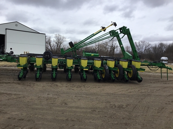 2002 John Deere 1770 Planter