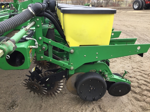 2002 John Deere 1770 Planter