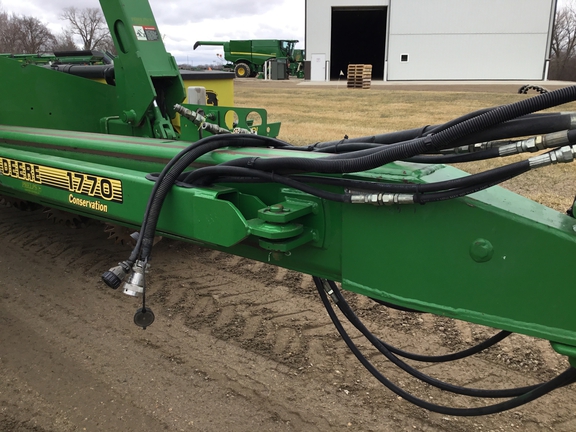 2002 John Deere 1770 Planter