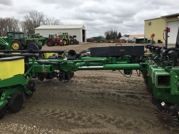 2002 John Deere 1770 Planter