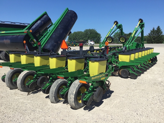2002 John Deere 1770 Planter