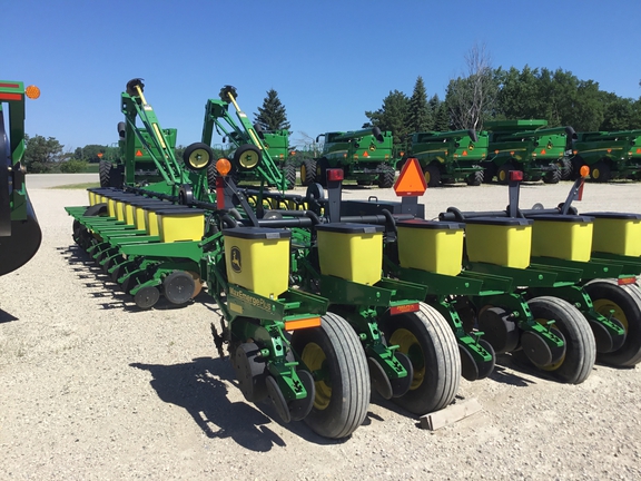 2002 John Deere 1770 Planter