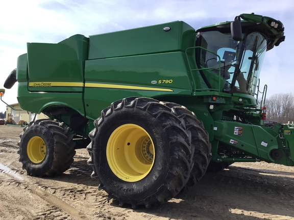 2024 John Deere S790 Combine
