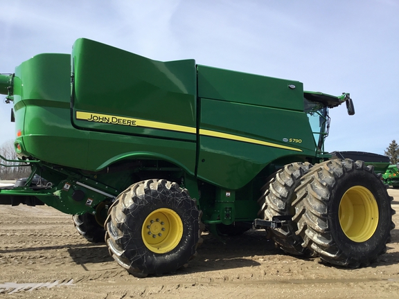 2024 John Deere S790 Combine