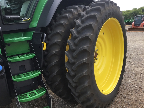 2021 John Deere 8R 250 Tractor