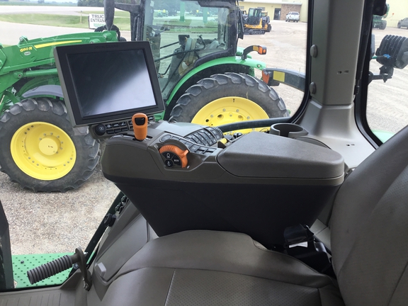 2021 John Deere 8R 250 Tractor