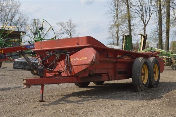 New Holland 185 Manure Spreader