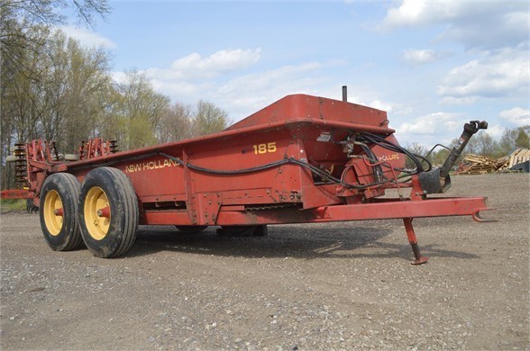 New Holland 185 Manure Spreader