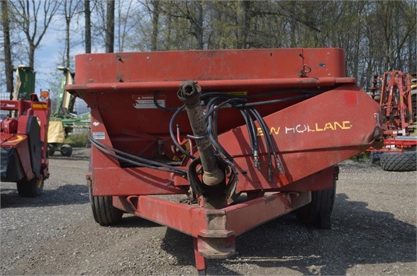 New Holland 185 Manure Spreader