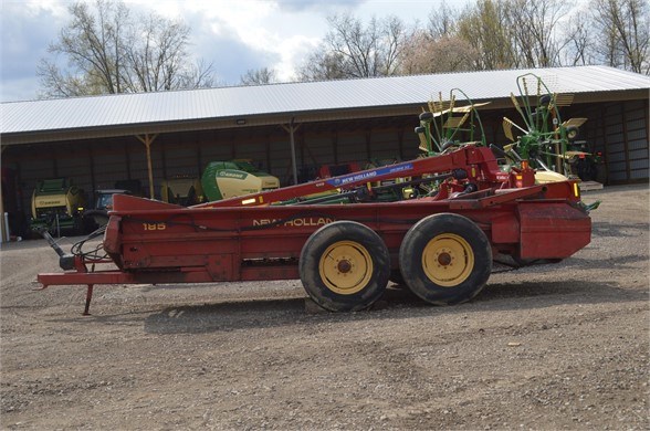 New Holland 185 Manure Spreader