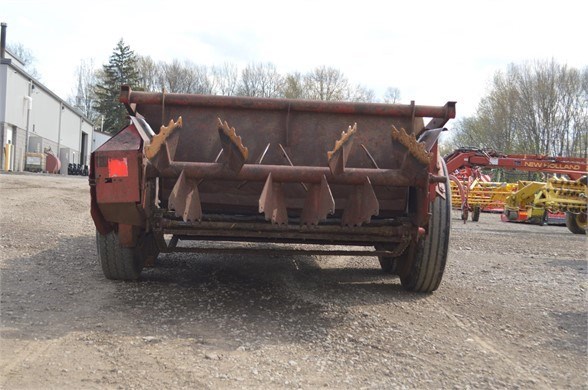 New Holland 185 Manure Spreader