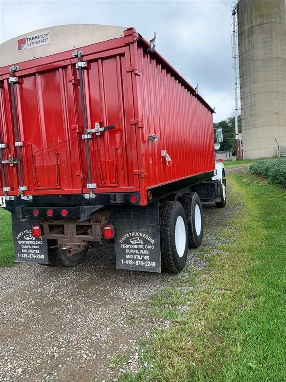 1985 International F2375 Truck