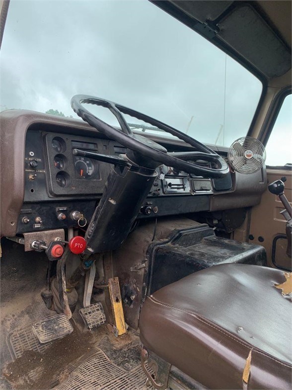 1985 International F2375 Truck