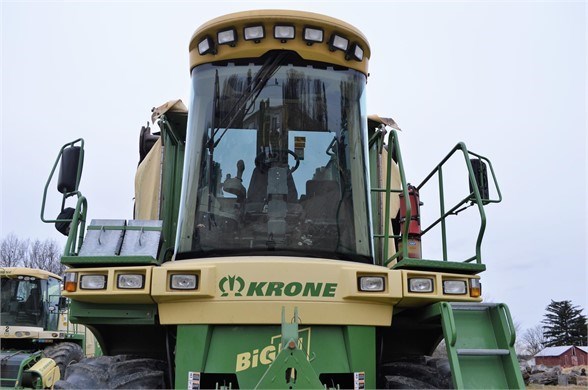 2009 Krone BIG M 400CV Windrower