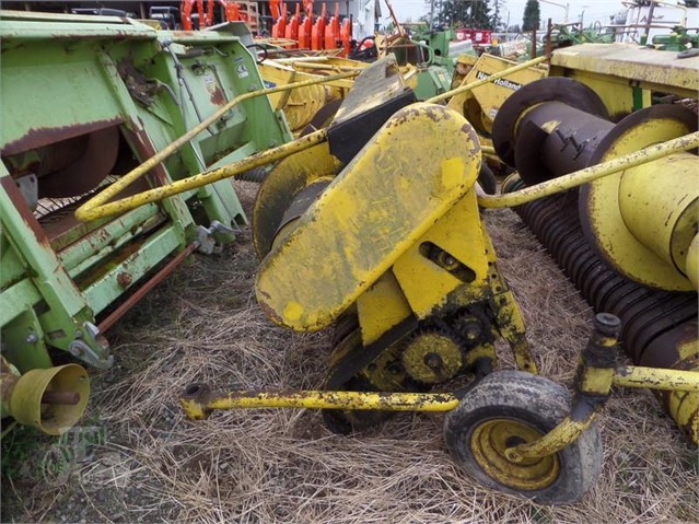 John Deere 7' Header Hay Pickup