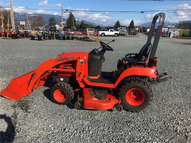 2020 Kubota BV5744A Tires