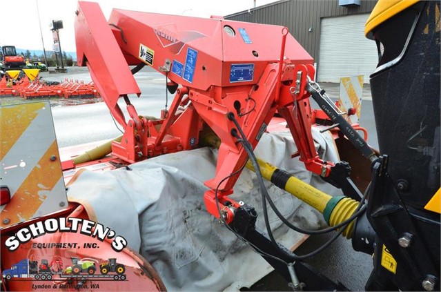 2000 Kuhn FC883 Mower Conditioner