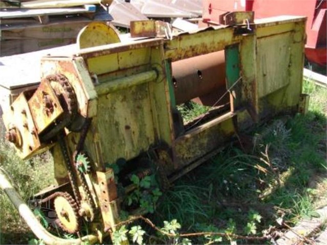 1982 John Deere 7' Header Hay Pickup