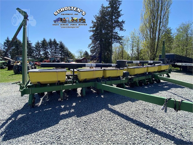 John Deere 7200 Planter