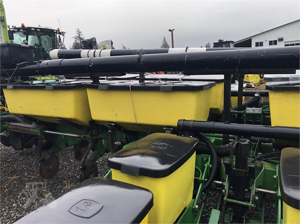 John Deere 7200 Planter