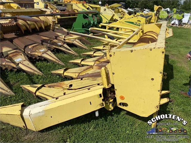 John Deere 666 Header Corn Head