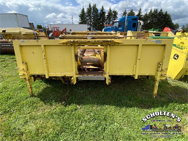 John Deere 666 Header Corn Head