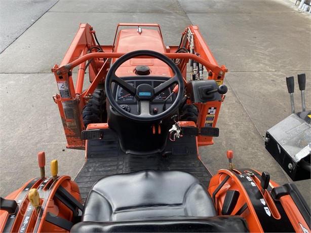 2005 Kubota B7800HSD-F Tractor