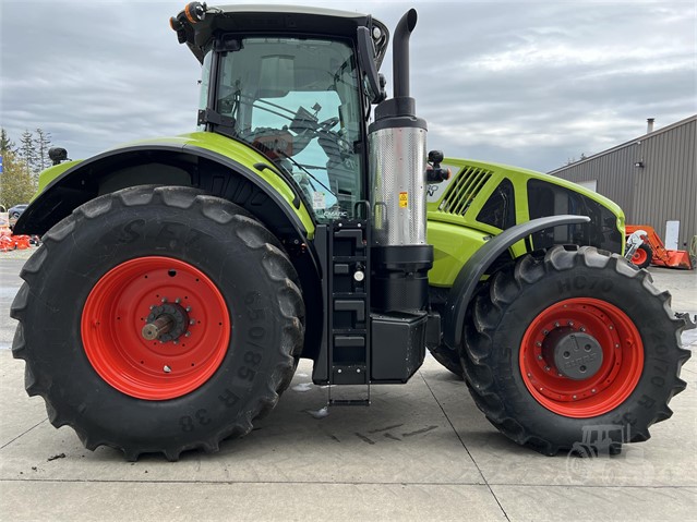 2021 CLAAS 930 Tractor