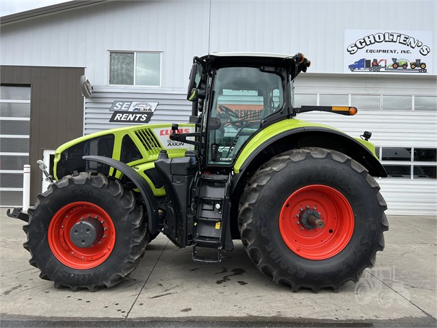 2021 CLAAS 930 Tractor