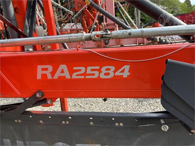 2015 Kubota RA2584 Rake