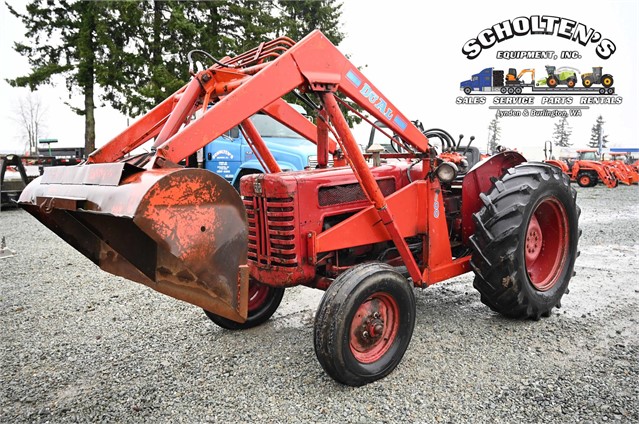 1961 International B275 Tractor