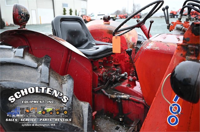 1961 International B275 Tractor