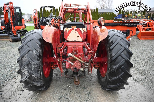 1961 International B275 Tractor