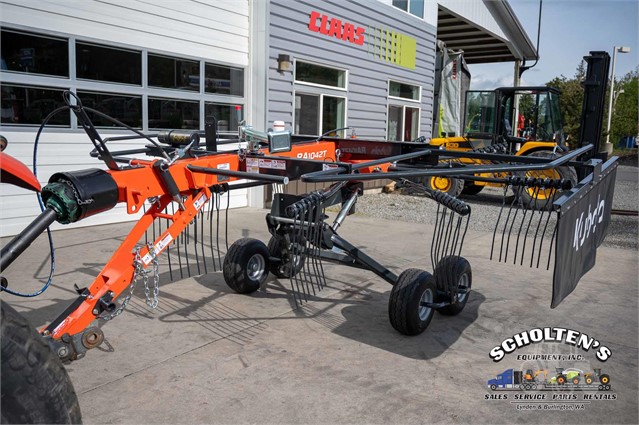 2021 Kubota RA1042T Rake