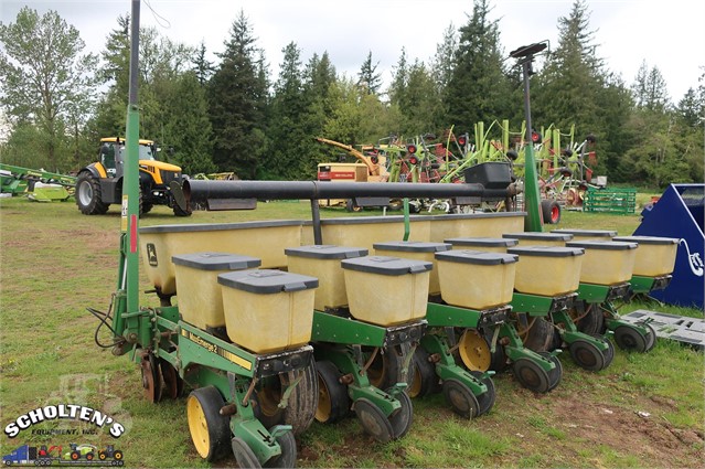 1996 John Deere 7200 Planter