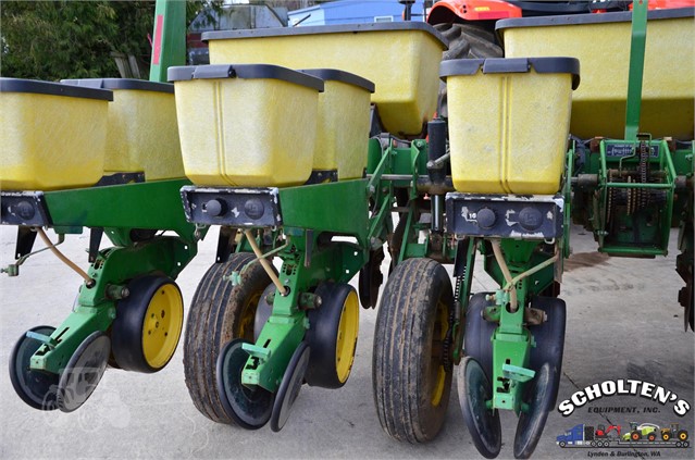 1996 John Deere 7200 Planter